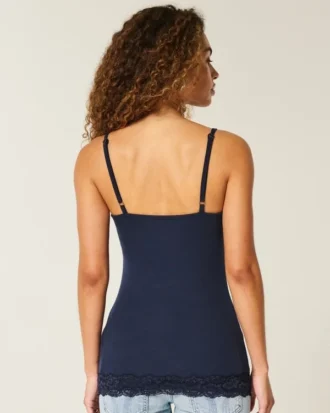 Spitzenbesetztes Top