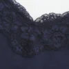 Spitzenbesetztes Top