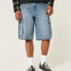 Superbaggy-Cargoshorts aus mittelblau gewaschenem Denim Superbaggy-Cargoshorts aus mittelblau gewaschenem Denim
