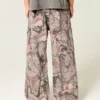 Superbaggy-Jeans im Camouflage-Look