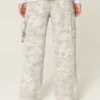 Superbaggy-Jeans im Camouflage-Look Superbaggy-Jeans im Camouflage-Look