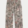 Superbaggy-Jeans im Camouflage-Look