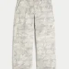 Superbaggy-Jeans im Camouflage-Look Superbaggy-Jeans im Camouflage-Look