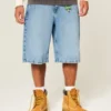 Superbaggy-Jeansshorts mit Totenkopf-Grafik Superbaggy-Jeansshorts mit Totenkopf-Grafik
