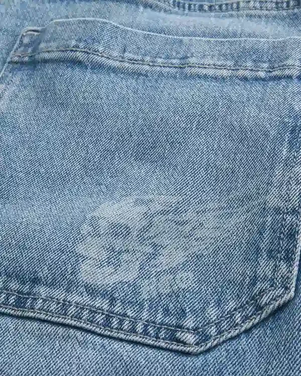 Superbaggy-Jeansshorts mit Totenkopf-Grafik Superbaggy-Jeansshorts mit Totenkopf-Grafik