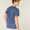 T-Shirt mit V-Ausschnitt T-Shirt mit V-Ausschnitt