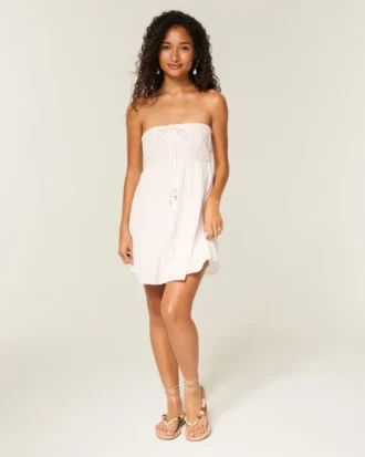 Trägerloses Babydoll-Minikleid mit Oberteil im Häkelstil