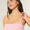 Trägerloses Maxikleid im Häkelstil