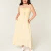 Trägerloses Maxikleid mit Smokarbeit