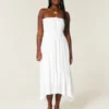 Trägerloses Maxikleid mit Smokarbeit