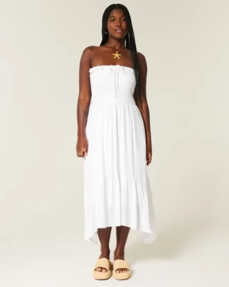 Trägerloses Maxikleid mit Smokarbeit