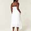 Trägerloses Maxikleid mit Smokarbeit