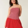 Trägerloses Minikleid aus Strickgewebe mit tiefem Taillenbund Trägerloses Minikleid aus Strickgewebe mit tiefem Taillenbund