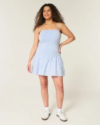 Trägerloses Minikleid aus Strickgewebe mit tiefem Taillenbund
