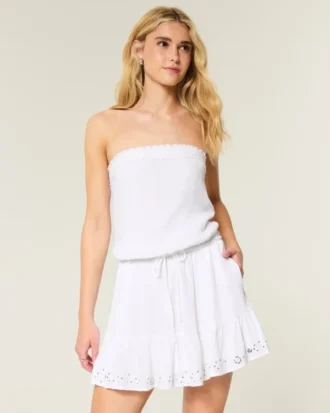 Trägerloses Minikleid mit Kordelzug und Blouson-Schnitt