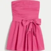 Trägerloses Minikleid mit Schleife Trägerloses Minikleid mit Schleife