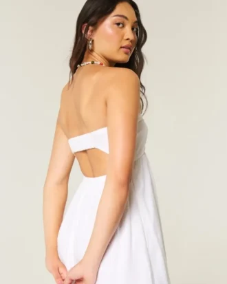 Trägerloses Twist-Maxikleid