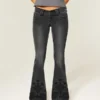 Ultra-Low-Rise-Jeans mit Blumenstickerei in gewaschenem Schwarz Ultra-Low-Rise-Jeans mit Blumenstickerei in gewaschenem Schwarz