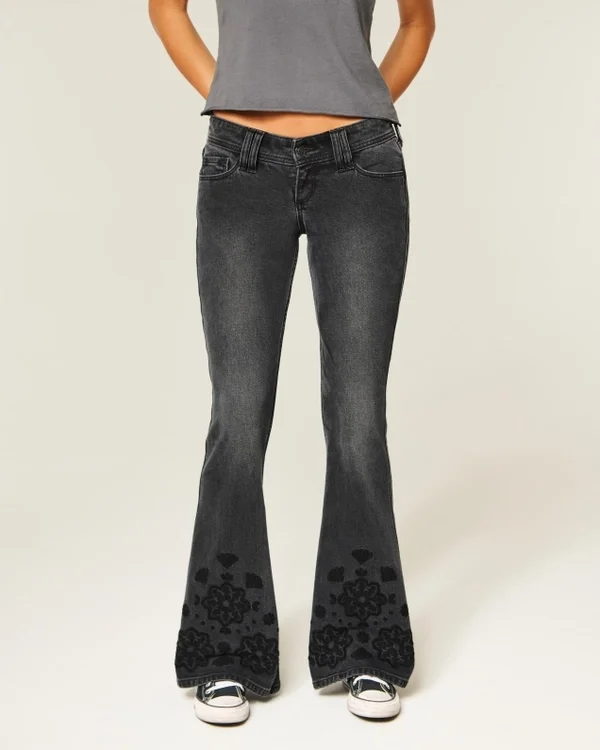 Ultra-Low-Rise-Jeans mit Blumenstickerei in gewaschenem Schwarz Ultra-Low-Rise-Jeans mit Blumenstickerei in gewaschenem Schwarz