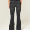 Ultra-Low-Rise-Jeans mit Blumenstickerei in gewaschenem Schwarz Ultra-Low-Rise-Jeans mit Blumenstickerei in gewaschenem Schwarz