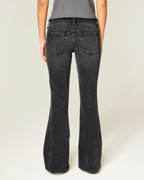 Ultra-Low-Rise-Jeans mit Blumenstickerei in gewaschenem Schwarz Ultra-Low-Rise-Jeans mit Blumenstickerei in gewaschenem Schwarz