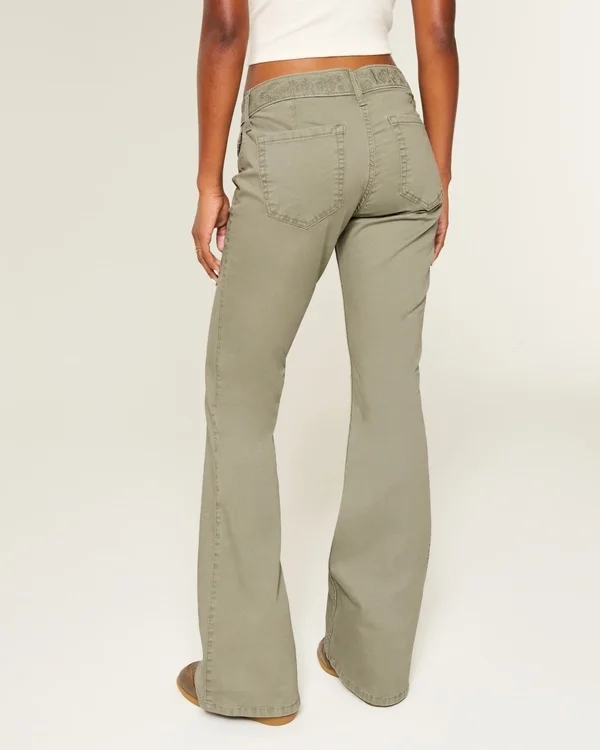 Ultra-niedrig geschnittene, bestickte Flare-Hose Ultra-niedrig geschnittene, bestickte Flare-Hose