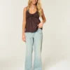 Ultra-niedrige Leibhöhe, hell gewaschen, Baggy-Jeans mit Schnallenverschluss hinten Ultra-niedrige Leibhöhe, hell gewaschen, Baggy-Jeans mit Schnallenverschluss hinten