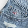 Ultra-niedrige Mini-Shorts aus besticktem Denim Ultra-niedrige Mini-Shorts aus besticktem Denim