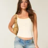Ultra-niedrige Shorties aus mittelblauem Denim Ultra-niedrige Shorties aus mittelblauem Denim