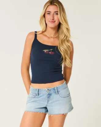 Ultra-niedrige, zerrissene Mini-Jeansshorts in mittlerer Waschung