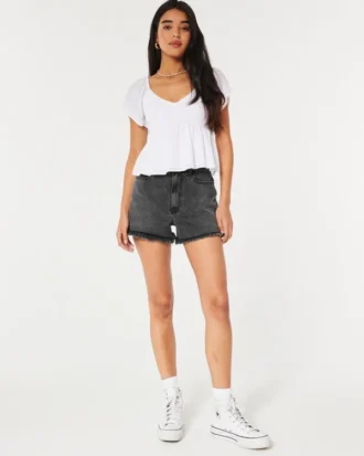 Ultrahoch geschnittene Mom-Shorts aus verblasstem schwarzem Denim
