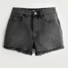 Ultrahoch geschnittene Mom-Shorts aus verblasstem schwarzem Denim