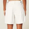 Weiße Baggy-Jort mit niedrigem Bund und verstellbarem Bund Weiße Baggy-Jort mit niedrigem Bund und verstellbarem Bund