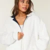 Wendbarer Hoodie mit Kunstfellfutter und Reißverschluss Wendbarer Hoodie mit Kunstfellfutter und Reißverschluss