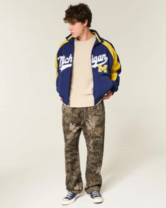Windjacke mit Grafik der University of Michigan Wolverines