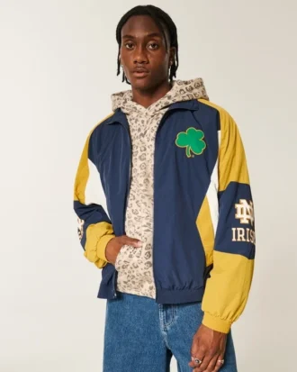 Windjacke mit Grafik „Fighting Irish“ der University of Notre Dame
