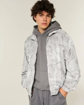 Windjacke mit Reißverschluss und Camouflage-Muster Windjacke mit Reißverschluss und Camouflage-Muster