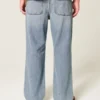 Zerrissene Baggy-Jeans in mittlerer Waschung